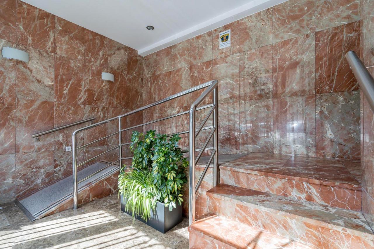 For You Rentals Moderno Apartamento Temporal Cerca Zoo Y Del Parque De Atracciones Ceb76 Madrid Luaran gambar